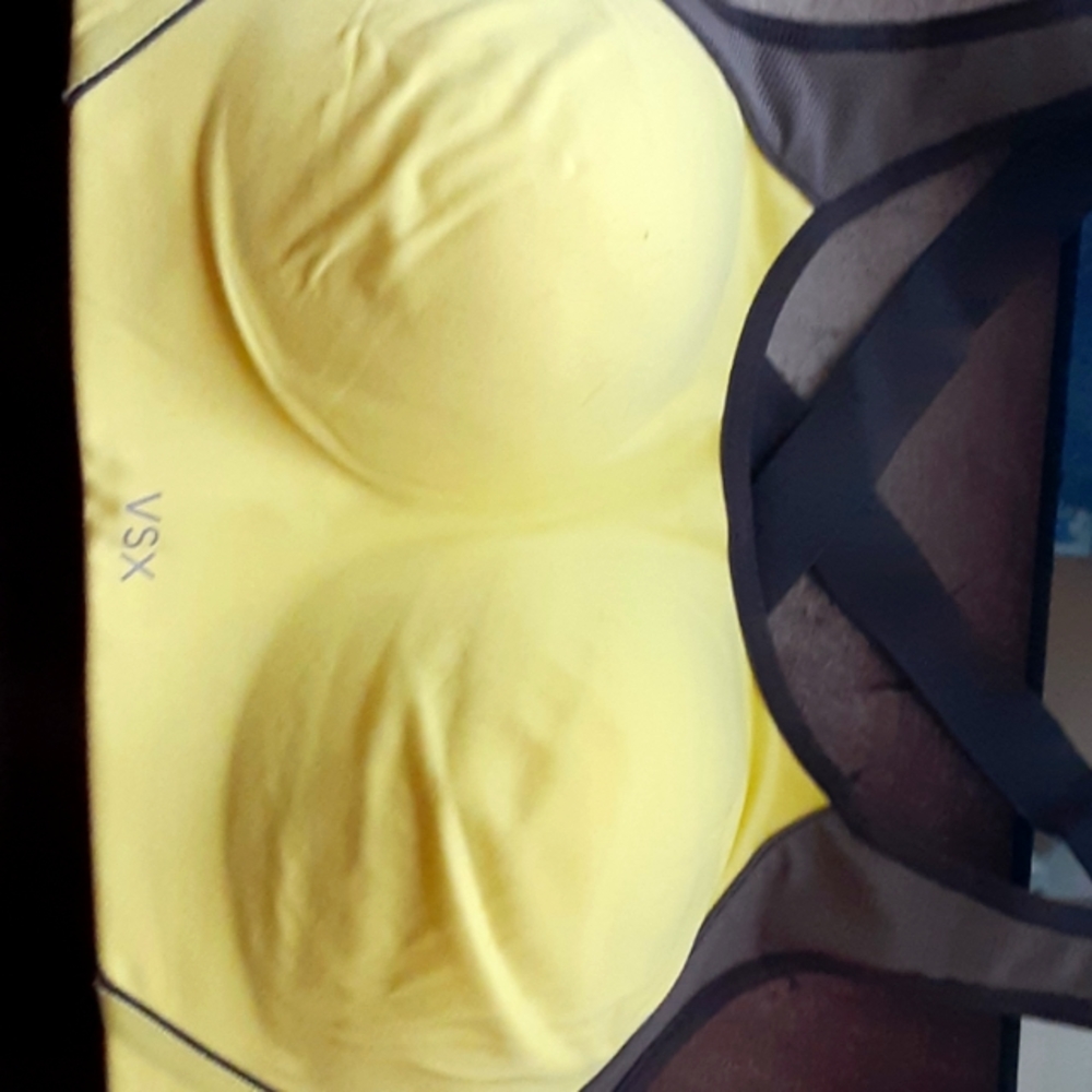 VS X SPORTS BRA,BRAND VICTORIA SECRET, COLOR YELLOW AND GRAY